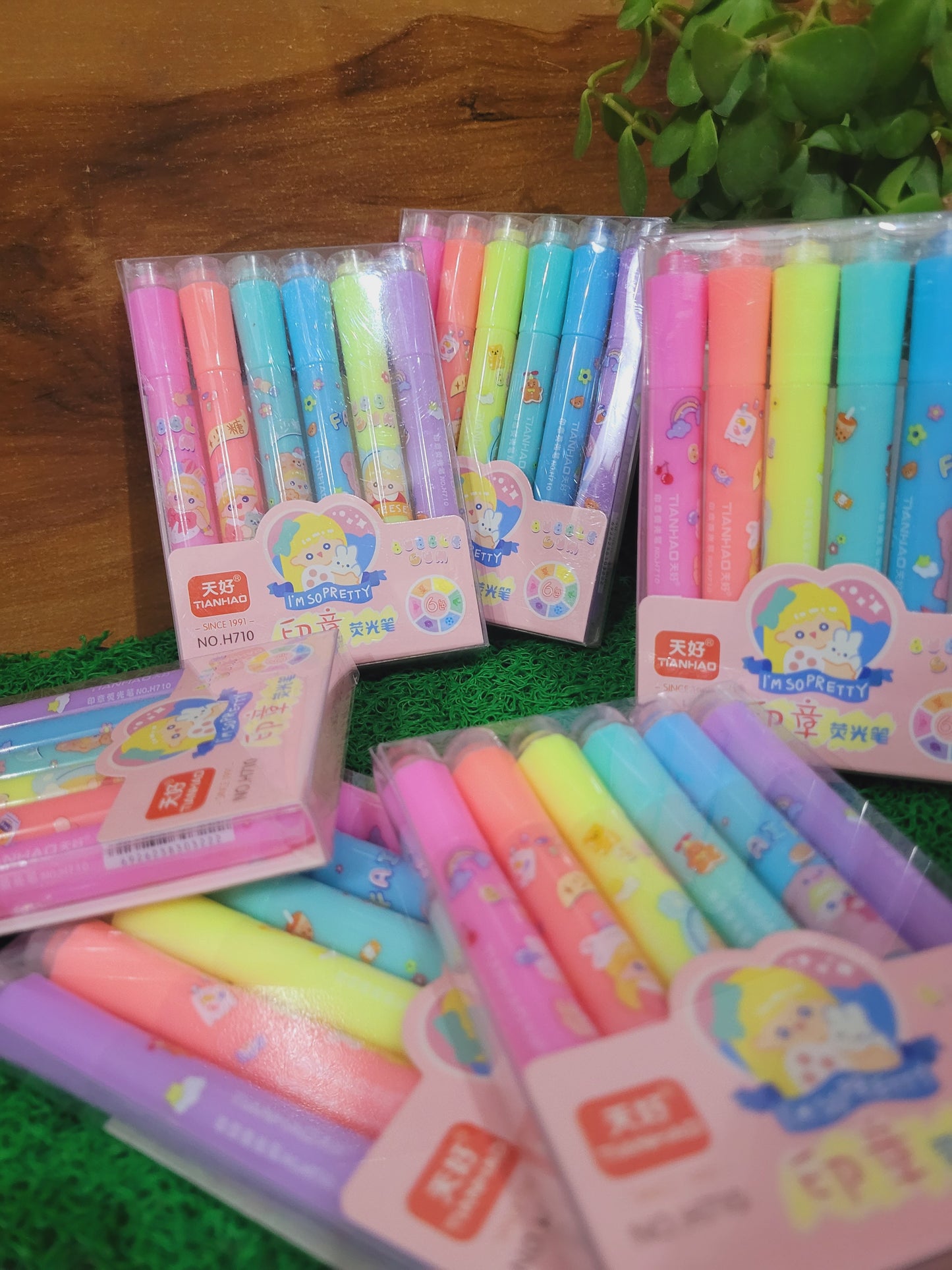 Pack of 6 Highlighters with Stamp