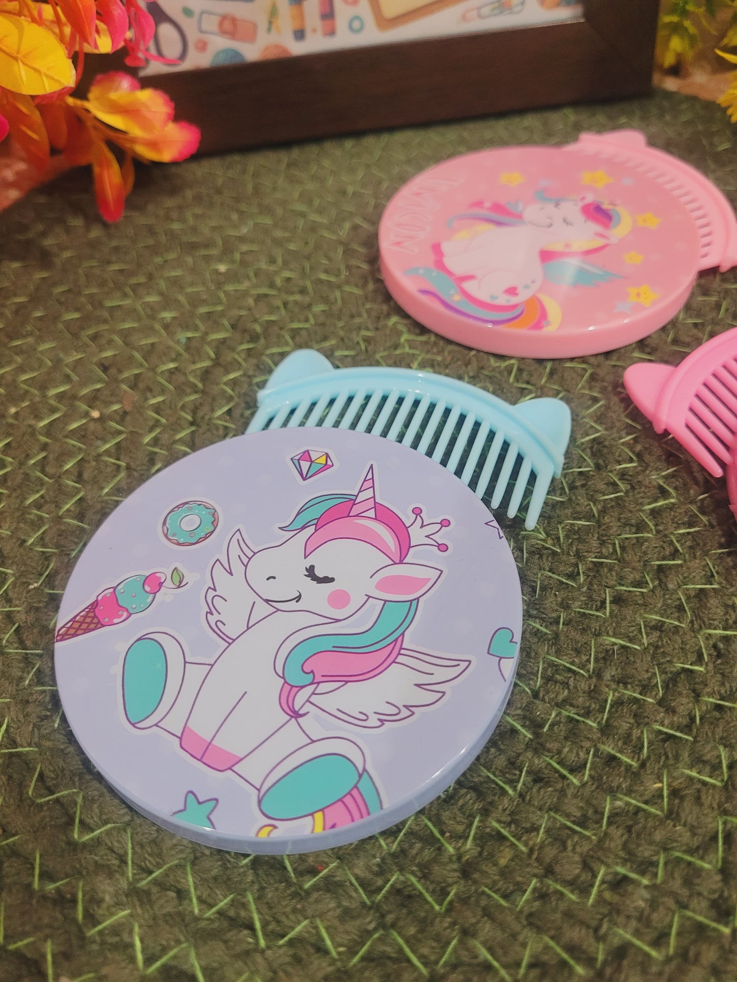 Unicorn Round Mirror With Tiny Comb