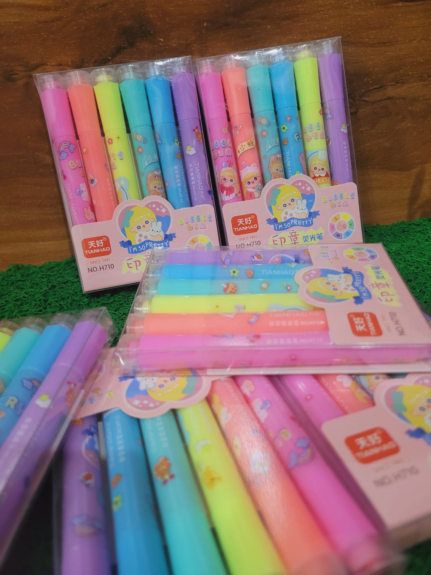 Pack of 6 Highlighters with Stamp