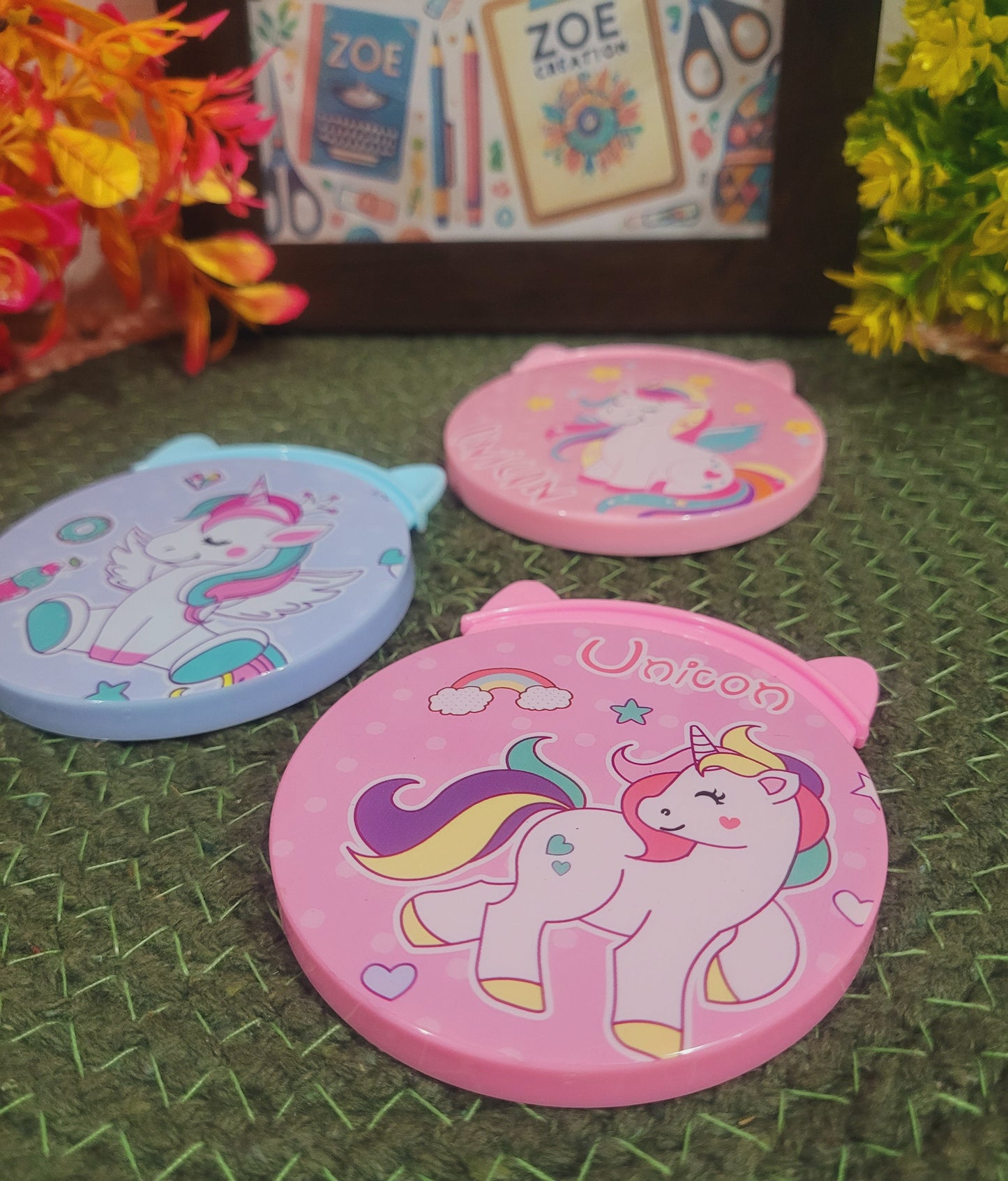 Unicorn Round Mirror With Tiny Comb