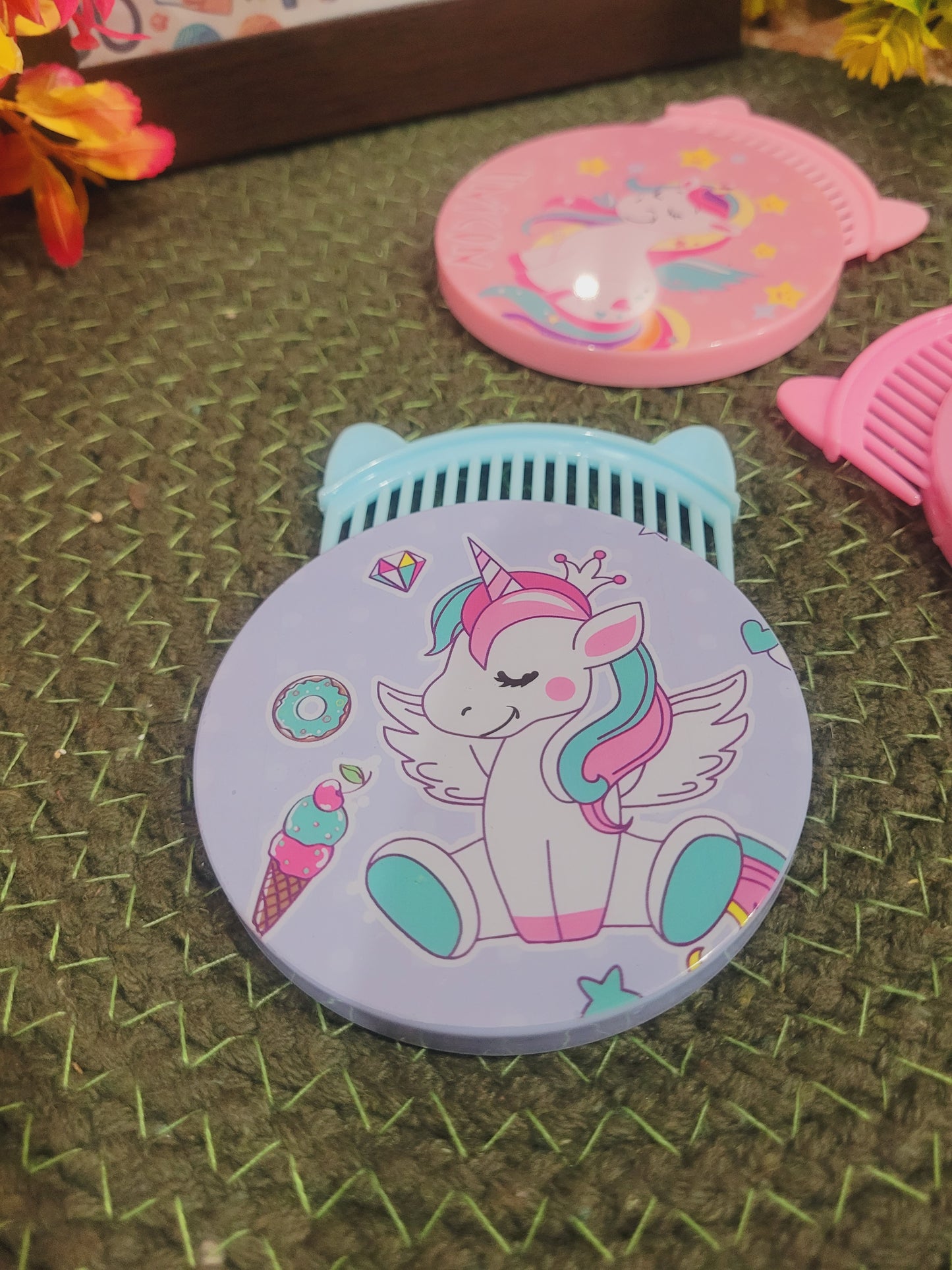 Unicorn Round Mirror With Tiny Comb