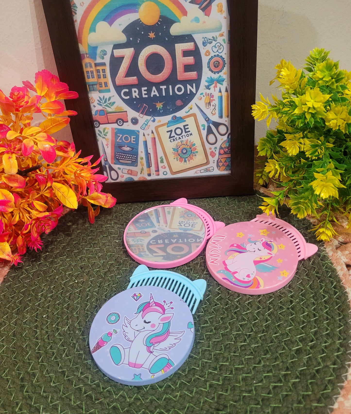 Unicorn Round Mirror With Tiny Comb